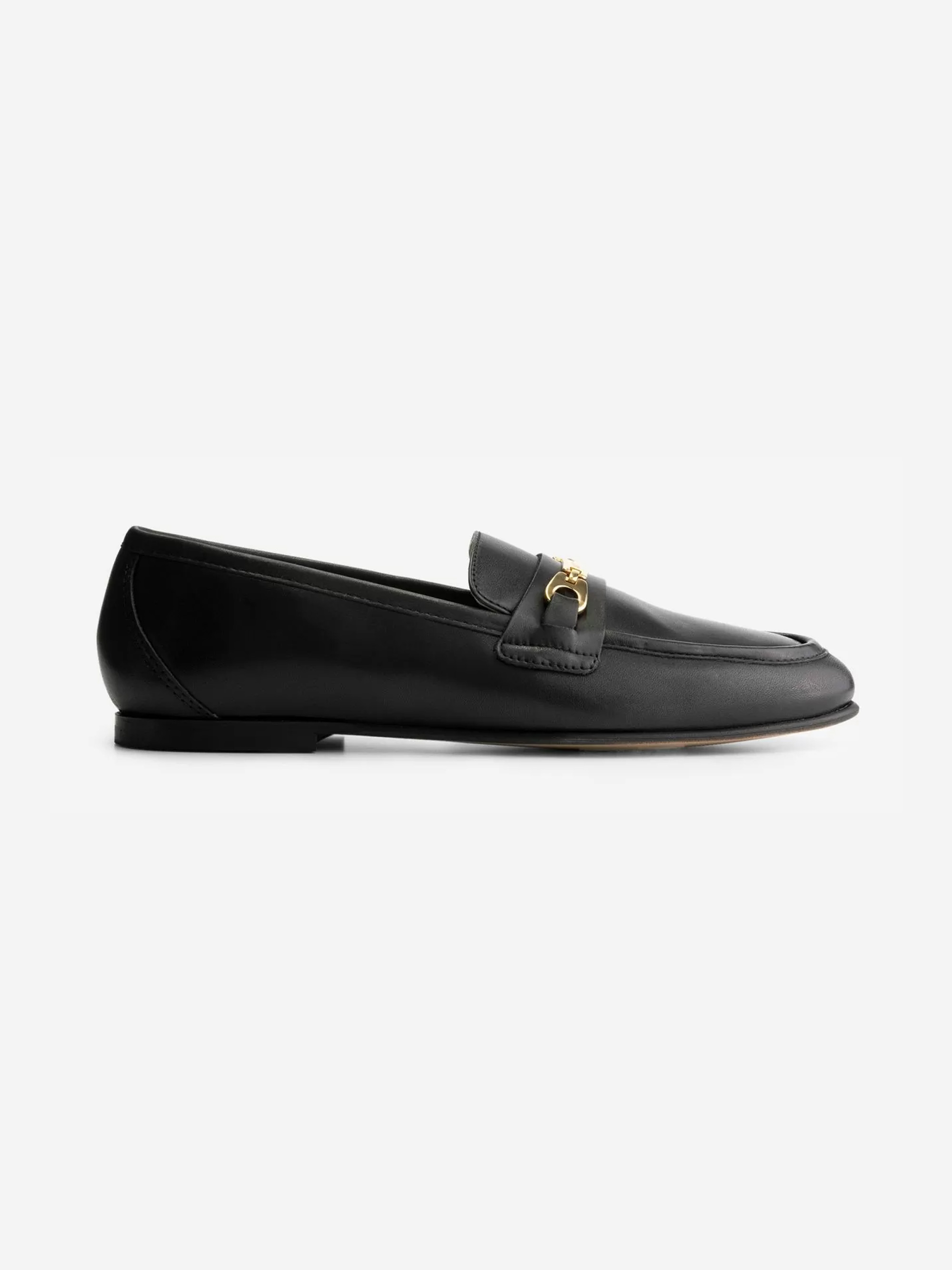 Loafer with buckle