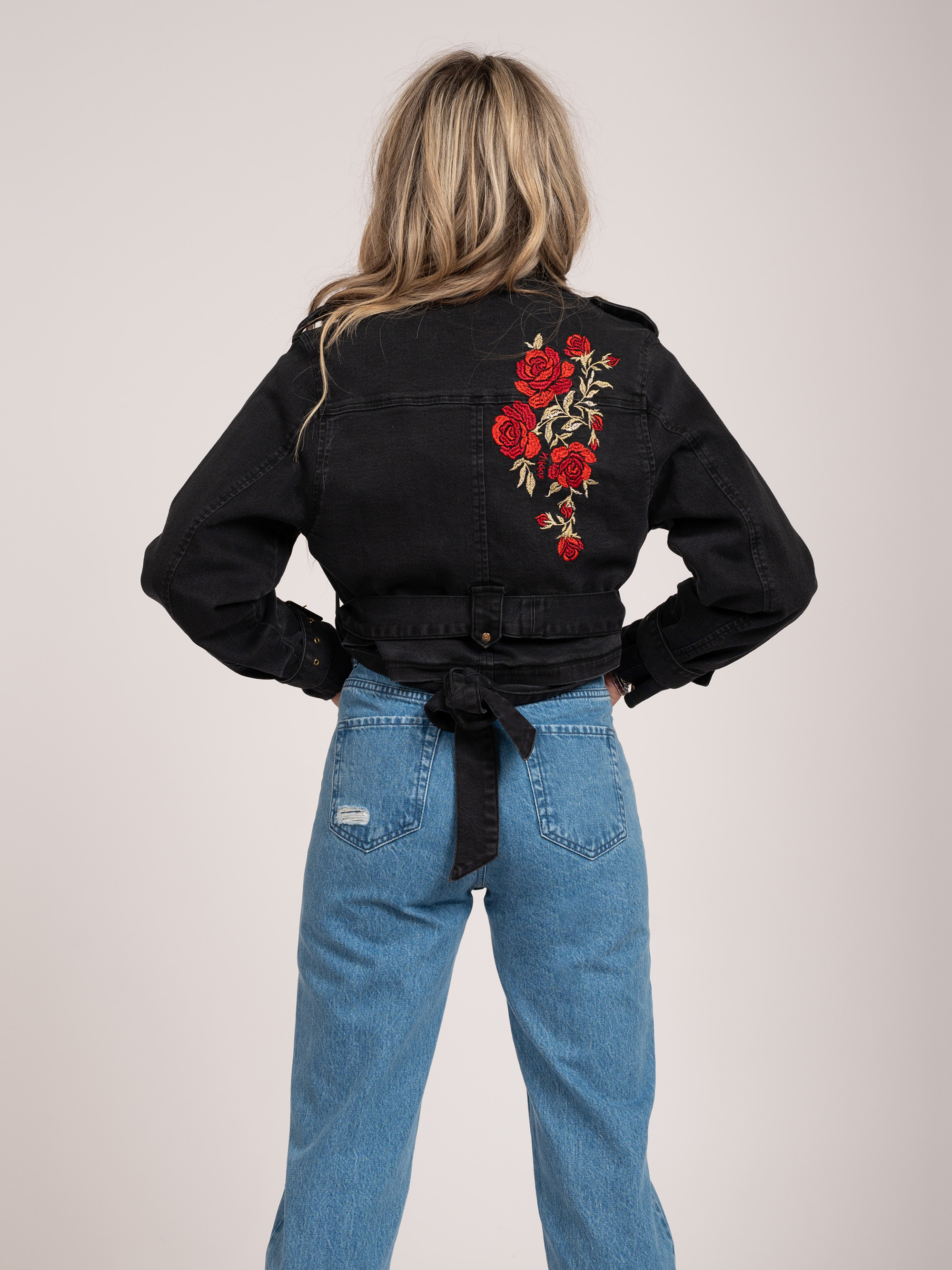 Cropped trenchcoat met embroidery
