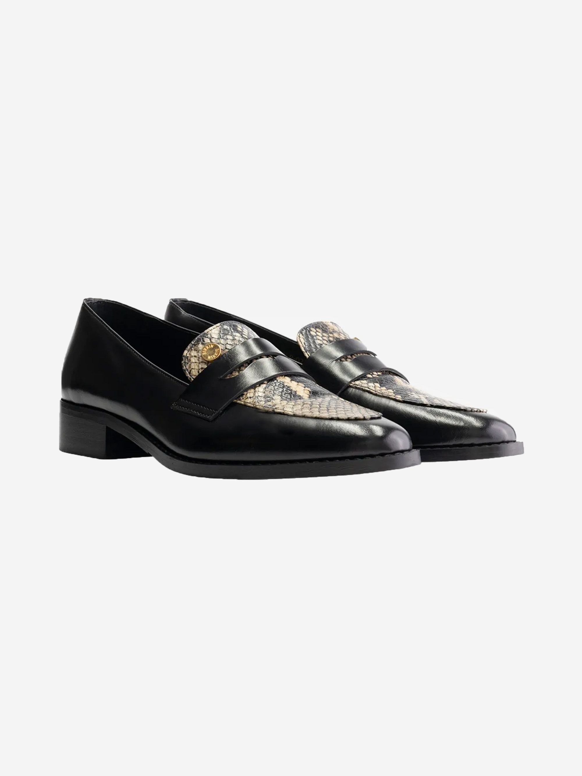 Loafer with snake pattern